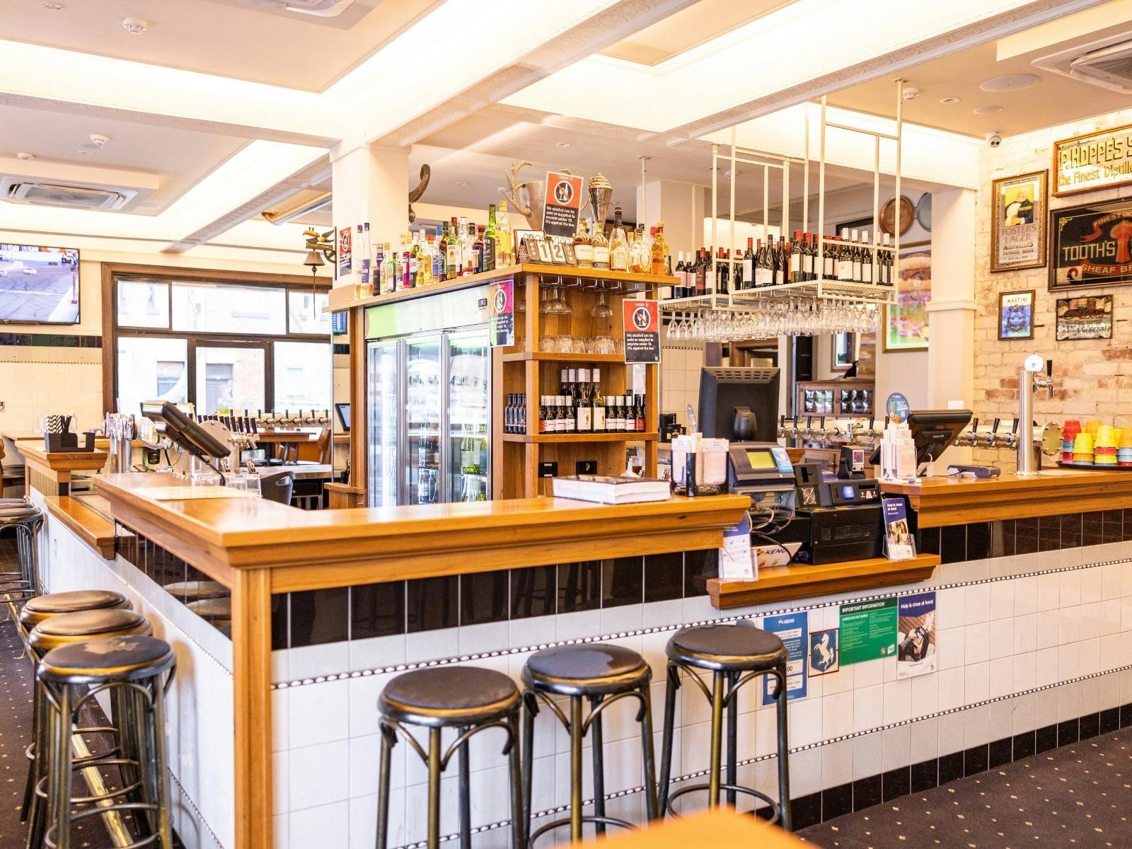 Yemqulorbis Restaurant elegante en hoge kwaliteit eetomgeving